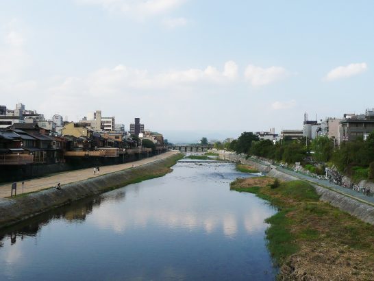 京都の中心部を流れる鴨川